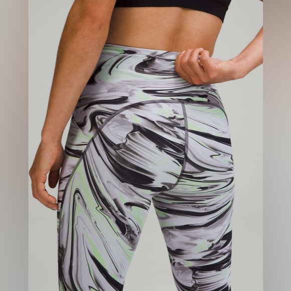 4019- EUC Lululemon Swift Speed High-Rise Tight 28"
Paint Glide Warp Multi - Picture 2 of 6